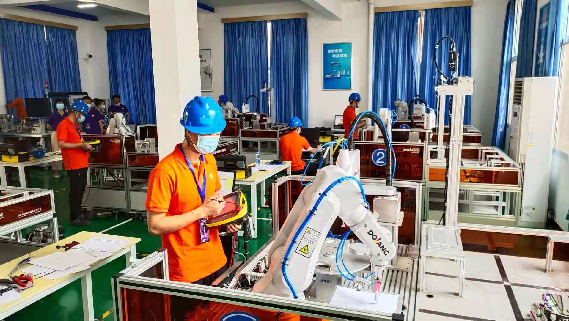工業(yè)機(jī)器人操作調(diào)整工決賽在南昌 技能對決與技術(shù)服務(wù)的深度發(fā)展